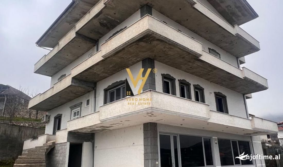 Shtepi ne shitje Vila Luksoze ne Pogradec, 7+1, Mobilimi Pjeserisht e mobiluar, Pagesa 850,000  Euro.