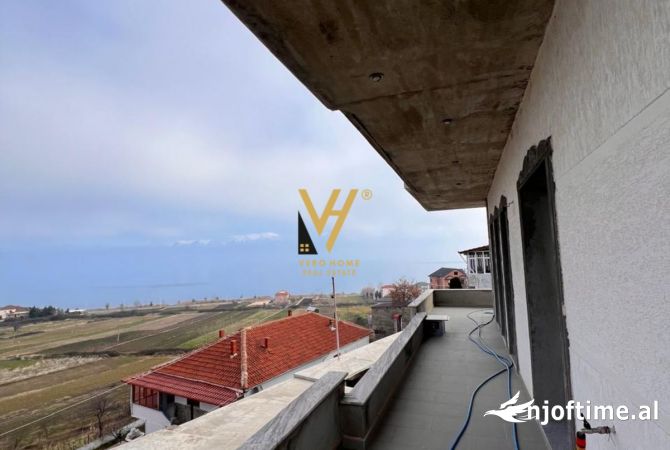 Shtepi ne shitje Vila Luksoze ne Pogradec, 7+1, Mobilimi Pjeserisht e mobiluar, Pagesa 850,000  Euro.