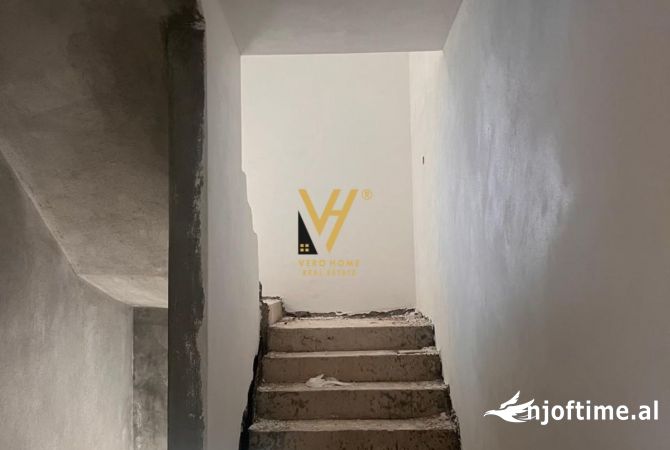 Shtepi ne shitje Vila Luksoze ne Pogradec, 7+1, Mobilimi Pjeserisht e mobiluar, Pagesa 850,000  Euro.