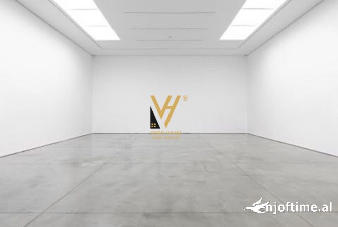 Ambiente Commerciale in Affitto 3+1 a Tirana - 700 Euro