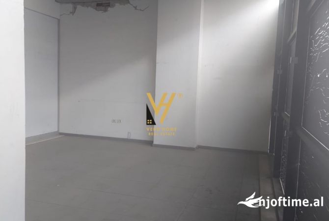 Ambiente Commerciale in Affitto 3+1 a Tirana - 1,000 Euro