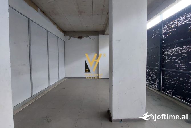 Ambiente Commerciale in Affitto 3+1 a Tirana - 1,000 Euro