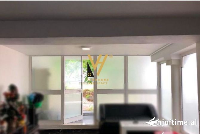 Ambiente Commerciale in Affitto 1+1 a Tirana - 500 Euro