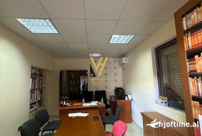 Ambiente Commerciale in Affitto 3+1 a Tirana - 450 Euro