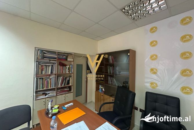 Ambiente Commerciale in Affitto 3+1 a Tirana - 450 Euro