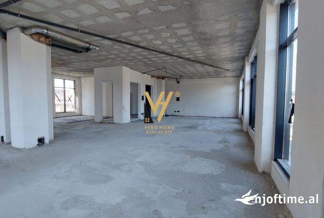 Ambient biznesi ne shitje 3+1 ne Tirane - 690,000 Euro