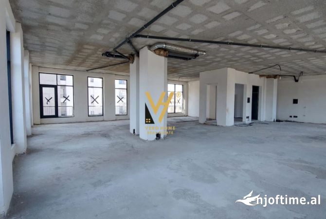 Ambient biznesi ne shitje 3+1 ne Tirane - 690,000 Euro