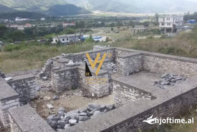 Truall ose Toke ne Gjirokaster - 85,000 Euro