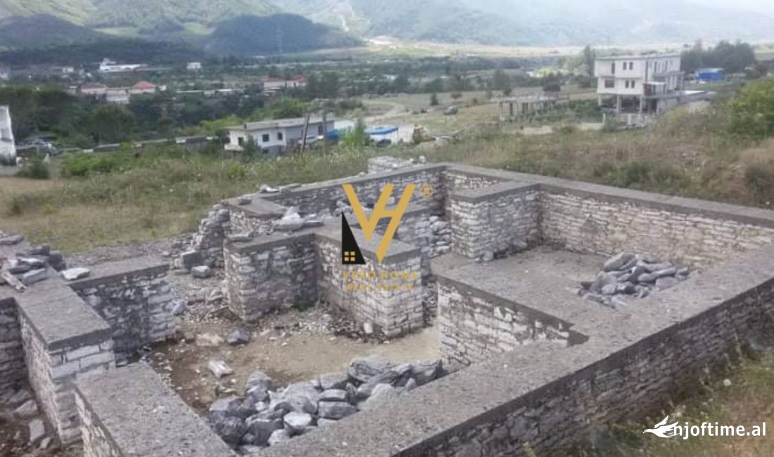 SHITET TRUALL DHE VRESHT 4.154 M2 NE PERMET 85.000 EURO