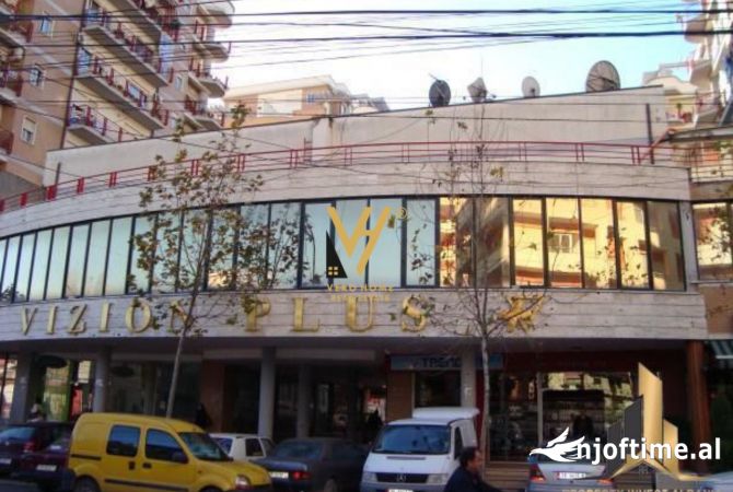 Truall ose Toke ne Tirane - 450,000 Euro