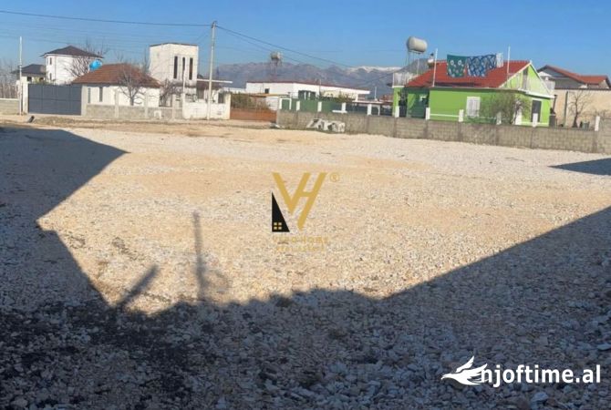 Truall ose Toke ne Tirane - 700 Euro