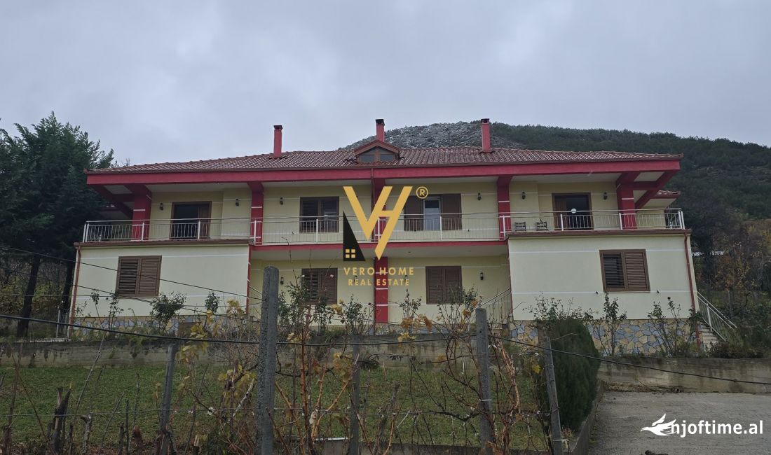 Shtepi ne shitje Shtepi Private ne Pogradec, 7+1, Mobilimi E mobiluar, Pagesa 260,000  Euro.