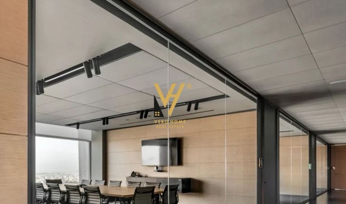 JEPET AMBIENT KOMERCIAL 170 M2 ME QERA TE RRUGA E KAVAJES 2.500 EURO