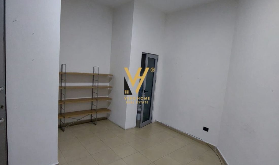 SHITET DYQAN 21.5 M2 NE QENDER,RR.BARDHOK BIBA 175.000 EURO