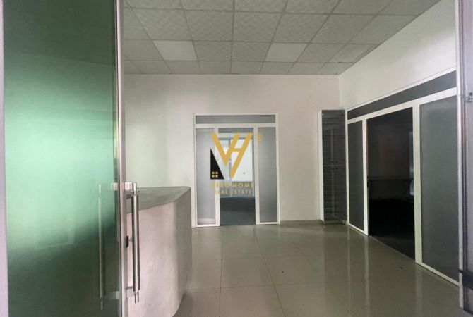 JEPET AMBJENT BIZNESI 205 M2 ME QERA TE ISH STACIONI TRENIT 3.000 EURO