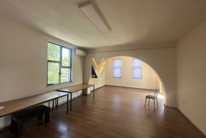 Business Property for Rent 3+1 in Tirana - 2,700 Euro