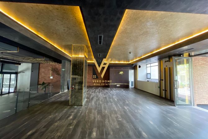 SHITET AMBIENT KOMERCIAL 440 M2 TE 21 DHJETORI 1.320.000 EURO