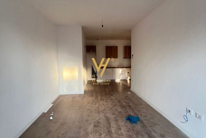 JEPET ZYRE 75 M2 ME QERA TE KOMUNA E PARISIT 500 EURO