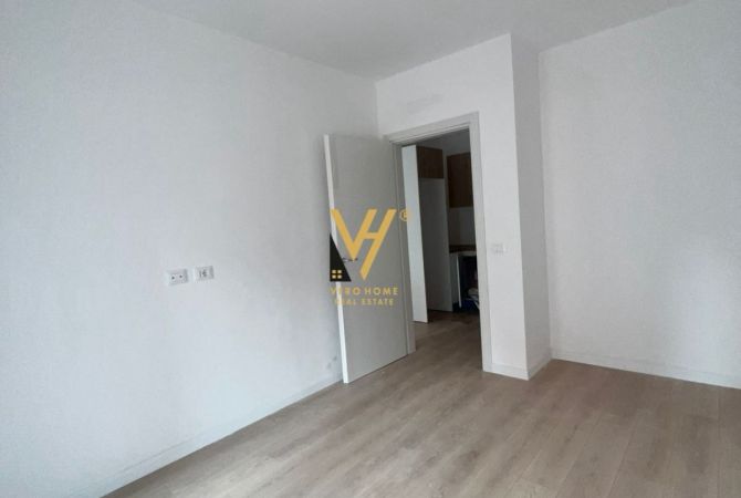 JEPET ZYRE 76 M2 ME QERA TE KOMUNA E PARISIT 500 EURO