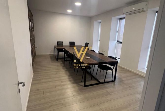 Business Property for Rent 4+1 in Tirana - 2,600 Euro
