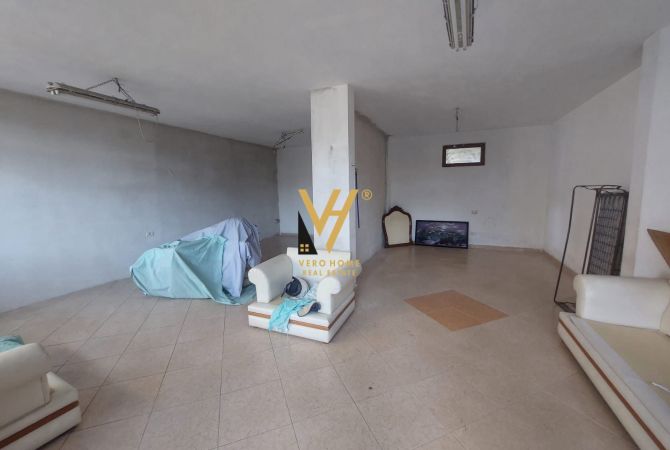 Business Property for Rent 4+1 in Tirana - 40,000 Leke
