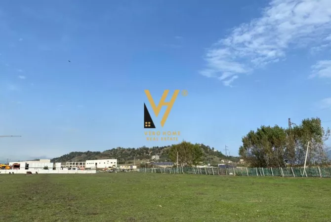 Truall ose Toke ne Tirane - 660,000 Euro