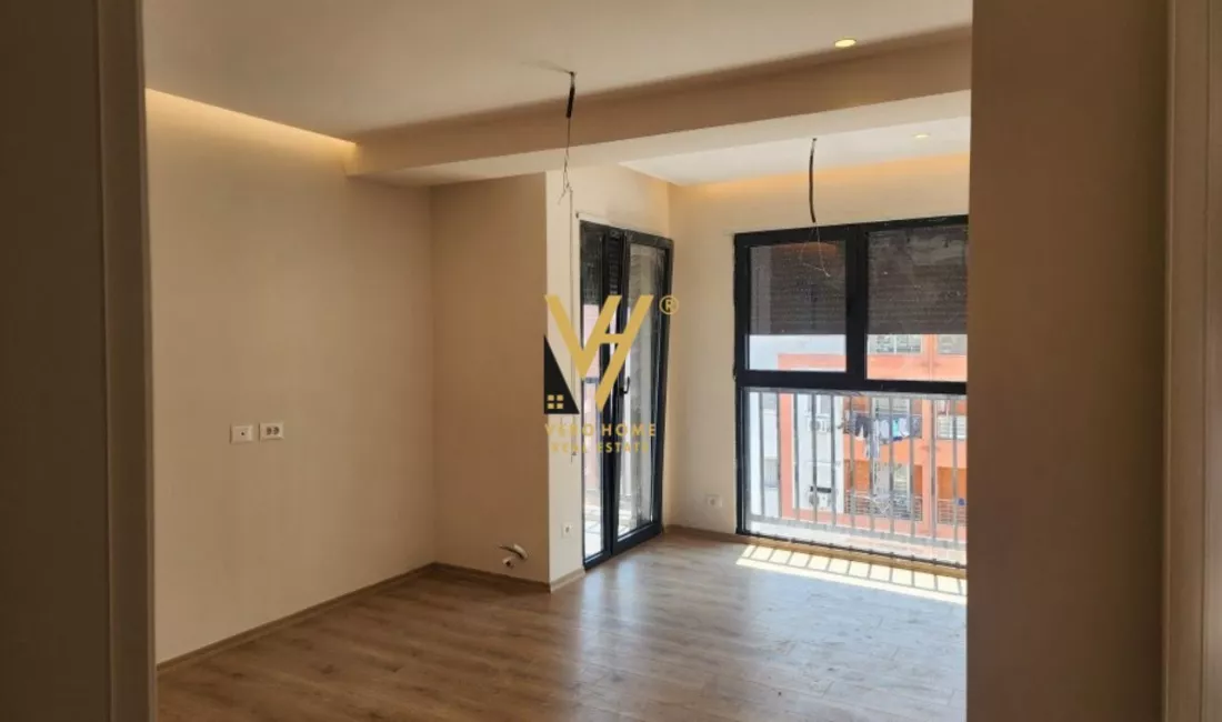 JEPET AMBIENT 92 M2 ME QERA TE BULEVARDI I RI 500 EURO