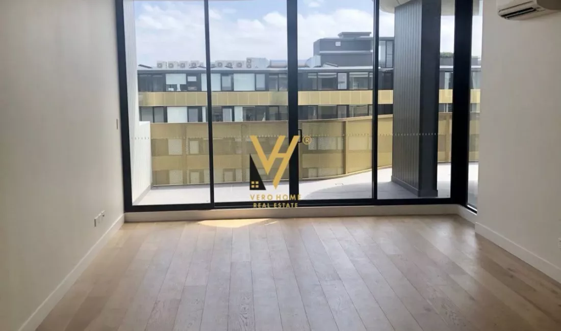 JEPET ZYRE 100 M2 ME QERA NE BLLOK 2.000 EURO