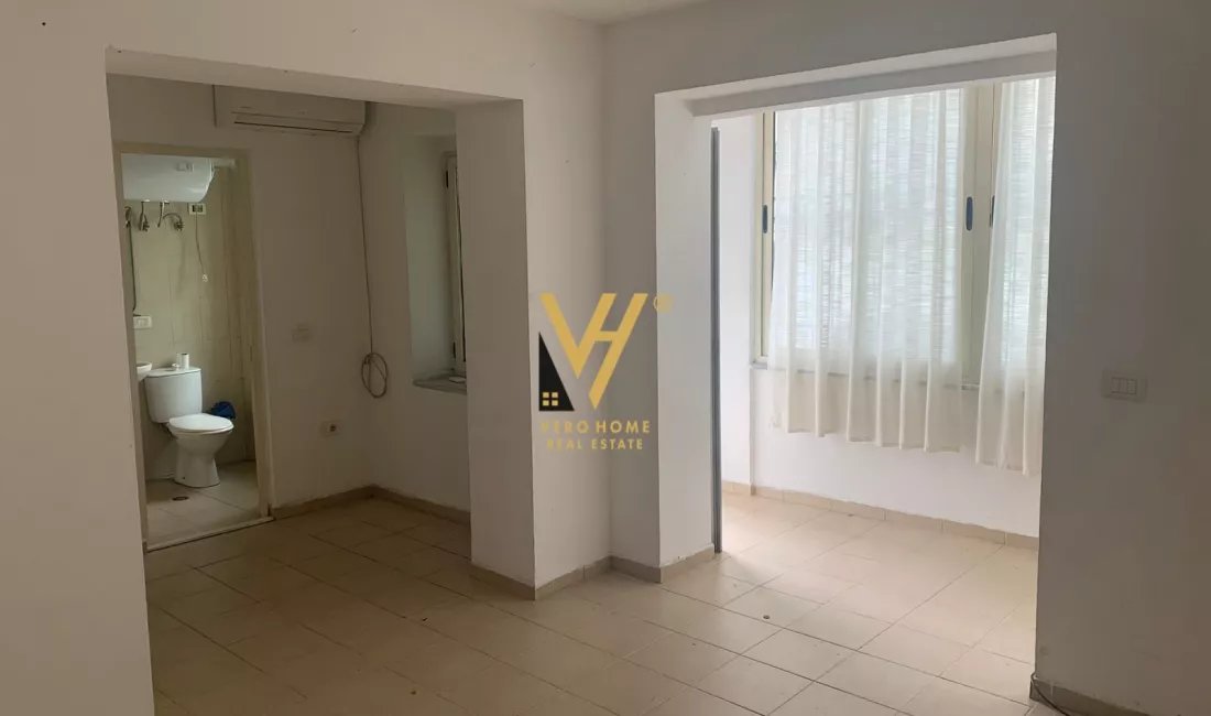 JEPET ZYRE 35 M2 ME QERA TEK STADIUMI DINAMO 400 EURO