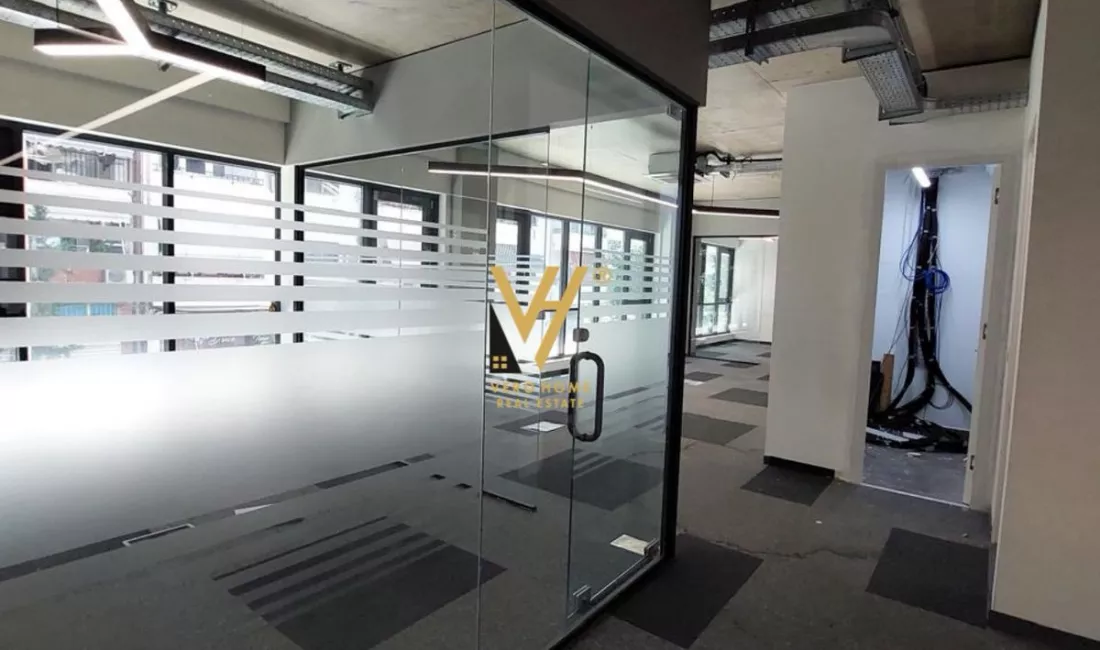 JEPET ZYRE 370M2 ME QERA TE RRUGA E KOSOVARVE 6.000 EURO