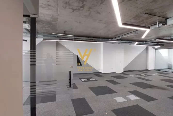 JEPET ZYRE 370M2 ME QERA TE RRUGA E KOSOVARVE 6.000 EURO