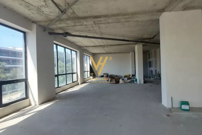 Business Property for Rent 3+1 in Tirana - 3,600 Euro