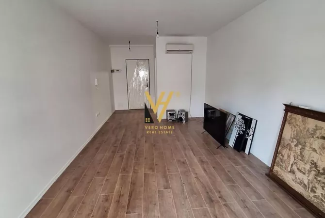 Business Property for Rent 3+1 in Tirana - 60,000 Leke