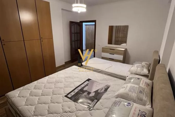 Shtepi ne shitje Papafingo(kati i catise) ne Tirane, 1+1, Mobilimi E mobiluar, Pagesa 160,000  Euro.