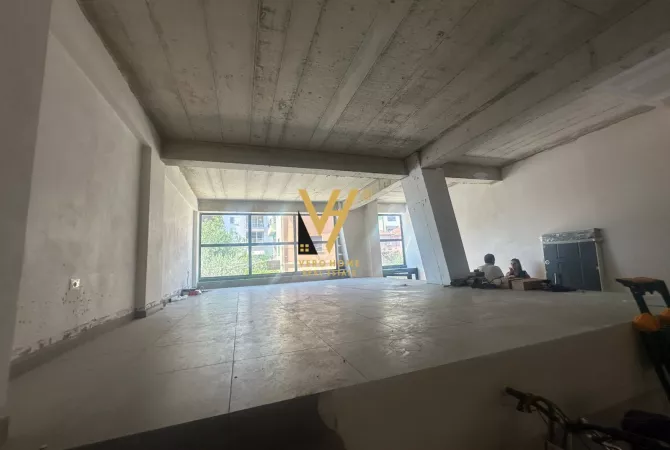 Business Property for Rent 1+1 in Tirana - 2,000 Euro