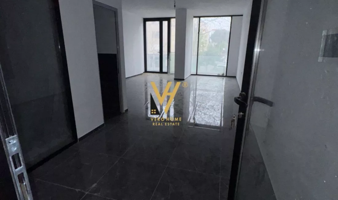 JEPET ZYRE 50 M2 ME QIRA TE RRUGA E DIBRES 450 EURO