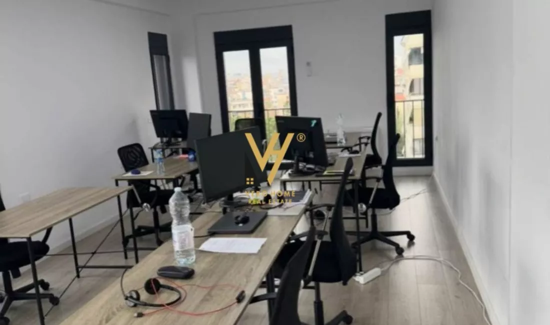 JEPET ZYRE 107 M2 ME QIRA TE RRUGA E ELBASANIT 900 EURO