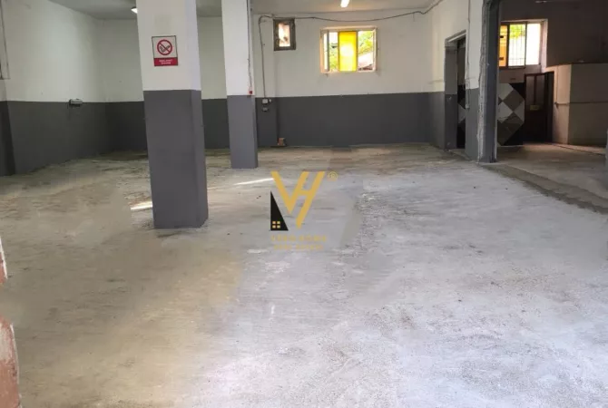 Business Property for Rent 4+1 in Tirana - 1,700 Euro