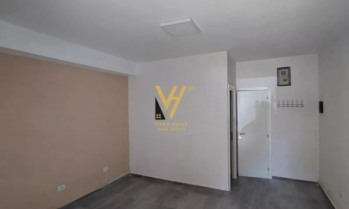 JEPET DYQAN 30 M2 ME QIRA TE RRUGA SULEJMAN PASHA 45.000 LEKE