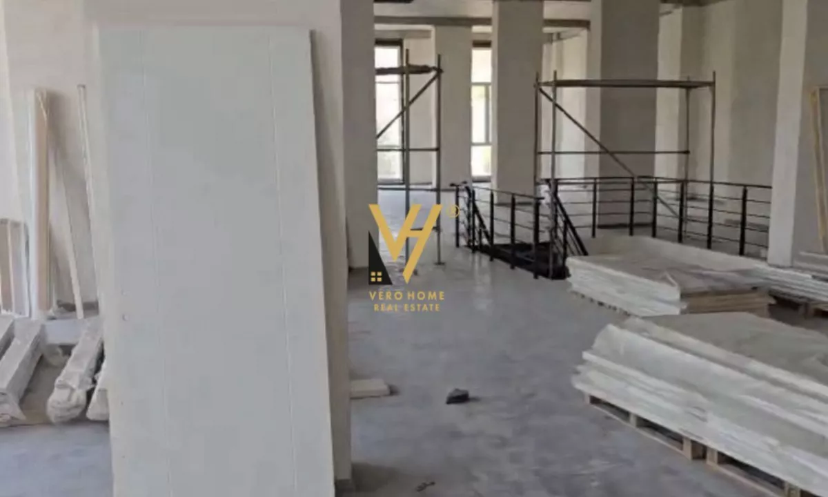 JEPET AMBIENT 550 M2 ME QIRA NE PASKUQAN 3.000 EURO