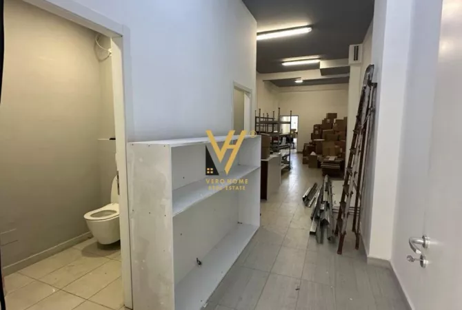 SHITET AMBJENT KOMERCIAL 386 M2 TE SHKOLLA E KUQE 350.000 EURO