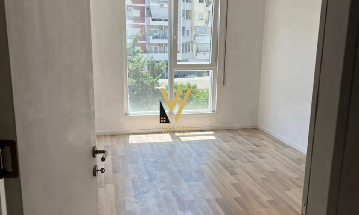 JEPET ZYRE 122 M2 ME QIRA TE BLV “MIGJENI”, ASTIR 600 EURO