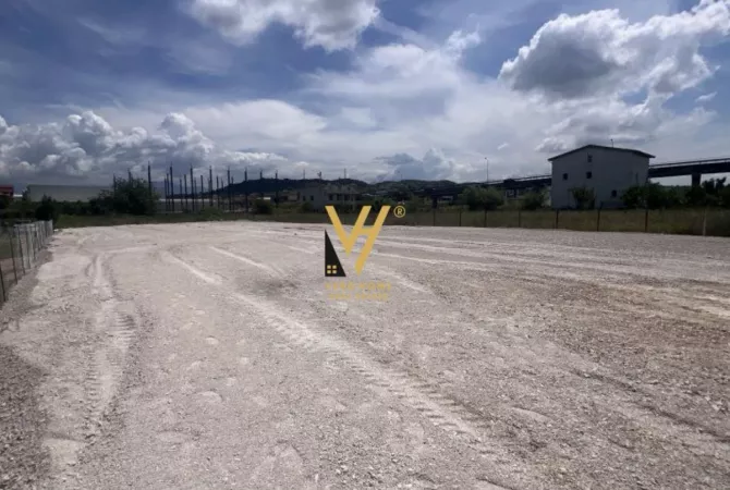 Truall ose Toke ne Tirane - 1,500 Euro