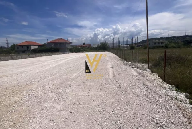 Truall ose Toke ne Tirane - 1,500 Euro