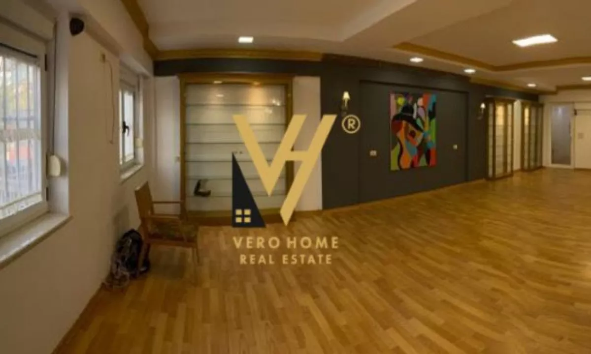 JEPET AMBIENT DUPLEX 122 M2 ME QIRA PRANE MUZEUT KOMBETAR 1.500 EURO