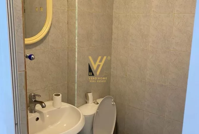 JEPET AMBIENT DUPLEX 122 M2 ME QIRA PRANE MUZEUT KOMBETAR 1.500 EURO