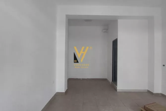 Business Property for Rent 3+1 in Tirana - 30,000 Leke