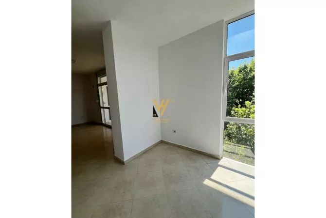 Business Property for Rent 3+1 in Tirana - 1,000 Euro