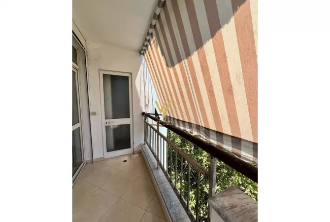 Business Property for Rent 3+1 in Tirana - 1,000 Euro