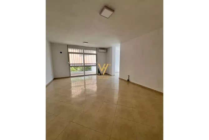 Business Property for Rent 3+1 in Tirana - 1,000 Euro